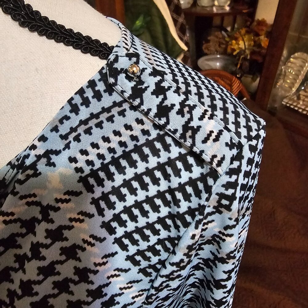 New York & Company Stretch Patterned Long Sleeve Blouse - Picture 5 of 9
